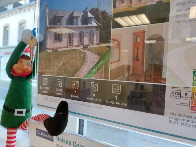 [Lutin farceur]
Jour 6

Bon, le lutin semble décidé à s'installer à Rosporden.
Il semble avoir eu un coup de cœur.
Où a-t-il dénicher cette pépite?

Vos suggestions en commentaires 👇