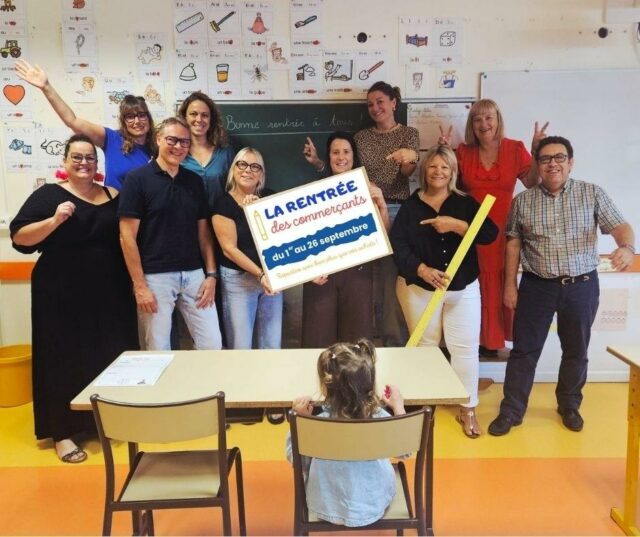 C'est l'heure de la rentrée !

On souhaite tout d'abord une excellente rentrée à tous les petits et grands écoliers qui ont bien plus hâte de retrouver leurs copains que les devoirs !

Et c'est également la rentrée des commerçants !!! 
On a bien fait nos devoirs de vacances  et  on vous présente très vite notre copie pour la rentrée!!
